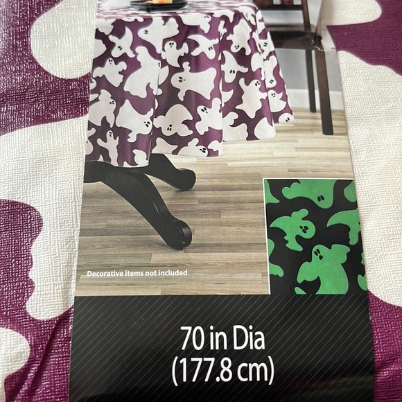 Round Purple with white ghost glow in the dark table cloth - Picture 3 of 3